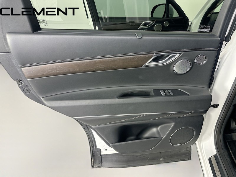 Genesis GV80 Vehicle Full-screen Gallery Image 32