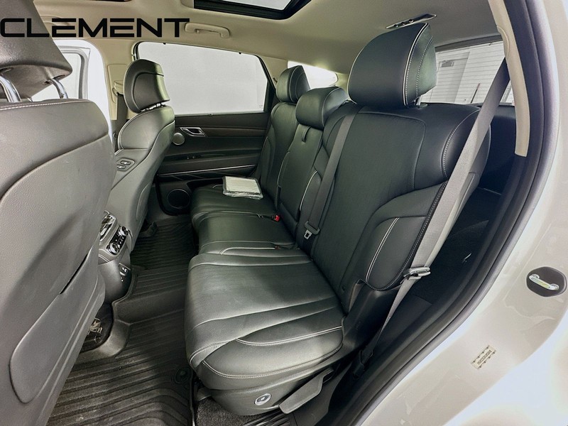 Genesis GV80 Vehicle Full-screen Gallery Image 33