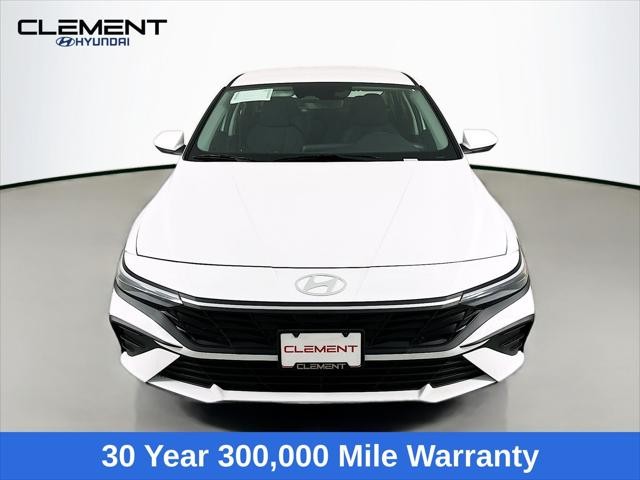 Hyundai Elantra Vehicle Full-screen Gallery Image 2