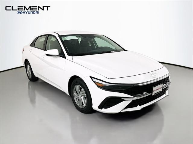 Hyundai Elantra Vehicle Full-screen Gallery Image 3