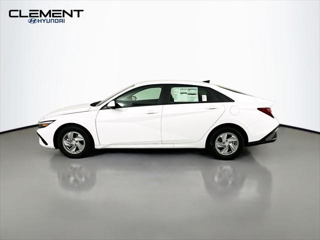 Hyundai Elantra Vehicle Full-screen Gallery Image 4