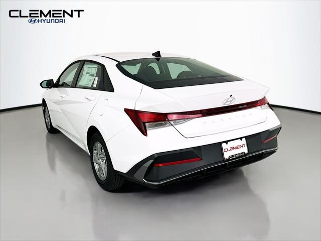 Hyundai Elantra Vehicle Full-screen Gallery Image 8