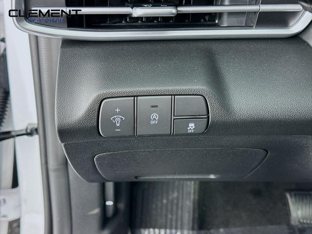 Hyundai Elantra Vehicle Full-screen Gallery Image 12