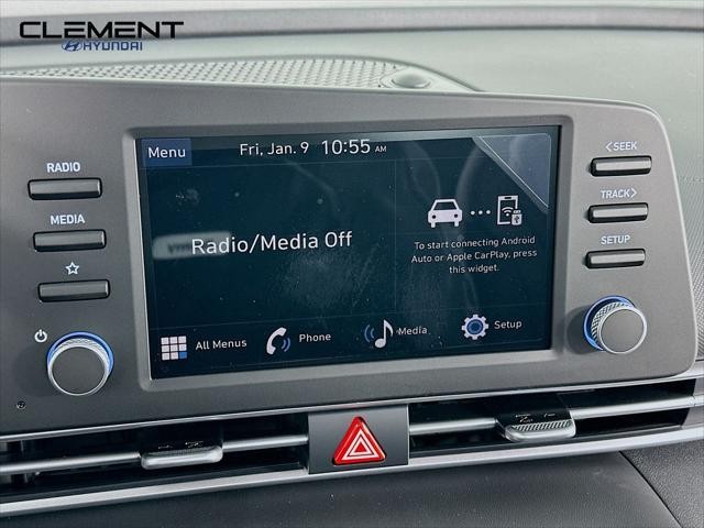 Hyundai Elantra Vehicle Full-screen Gallery Image 17