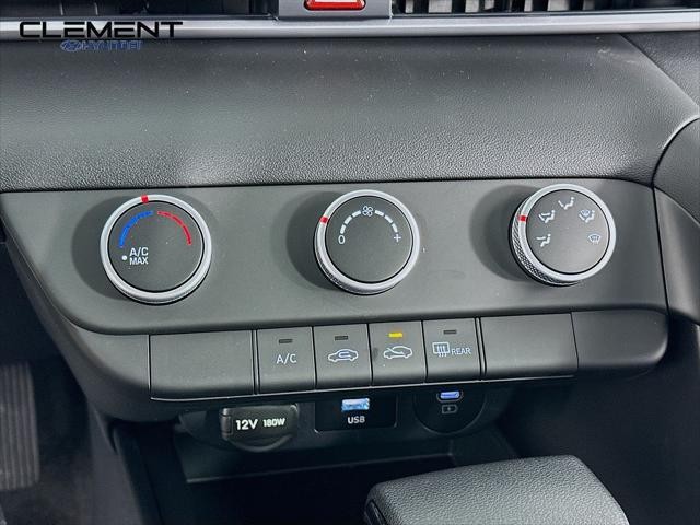 Hyundai Elantra Vehicle Full-screen Gallery Image 19