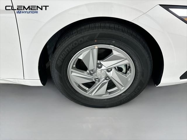 Hyundai Elantra Vehicle Full-screen Gallery Image 30