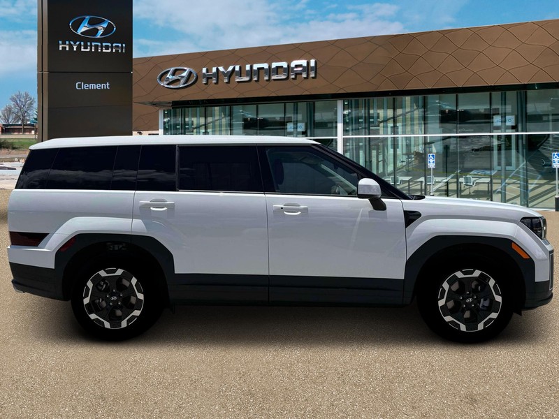 Hyundai Santa Fe Vehicle Full-screen Gallery Image 9