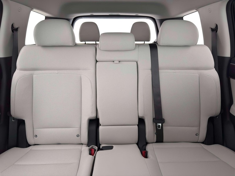 Hyundai Santa Fe Vehicle Full-screen Gallery Image 16