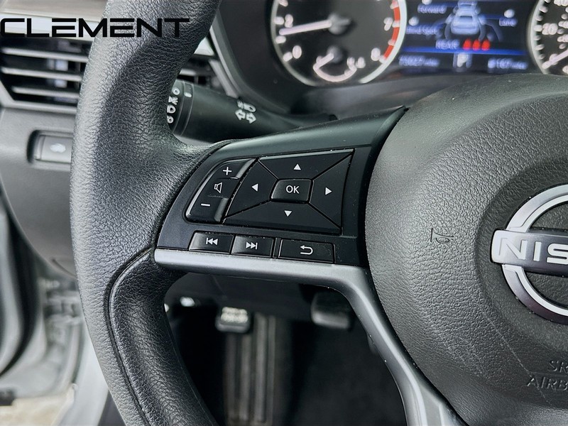 Nissan Altima Vehicle Full-screen Gallery Image 14