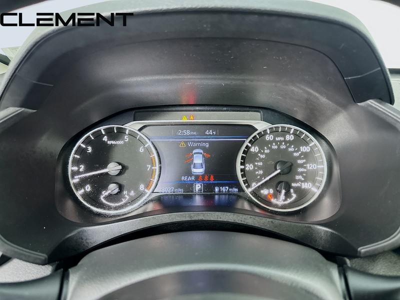 Nissan Altima Vehicle Full-screen Gallery Image 17