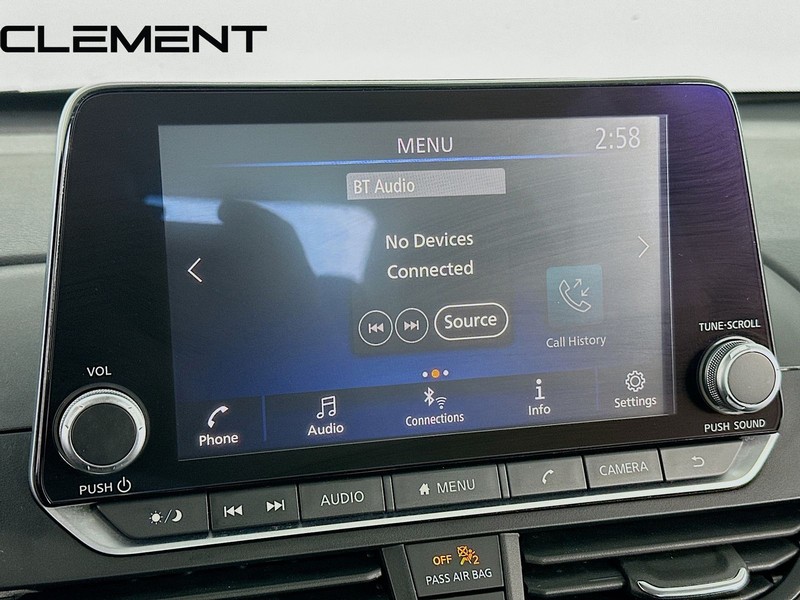 Nissan Altima Vehicle Full-screen Gallery Image 18