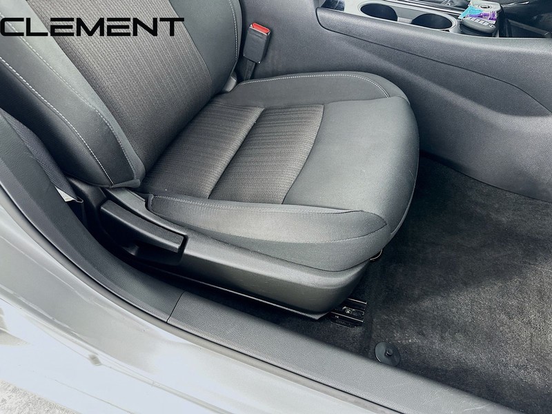 Nissan Altima Vehicle Full-screen Gallery Image 31