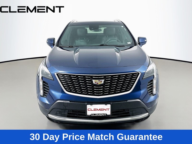 Cadillac XT4 Vehicle Full-screen Gallery Image 02