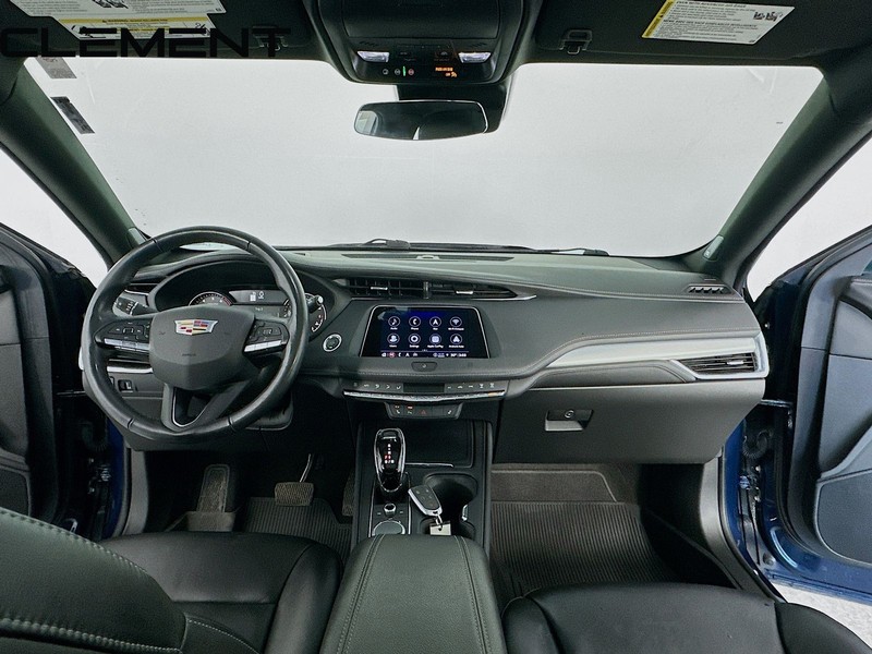 Cadillac XT4 Vehicle Full-screen Gallery Image 11