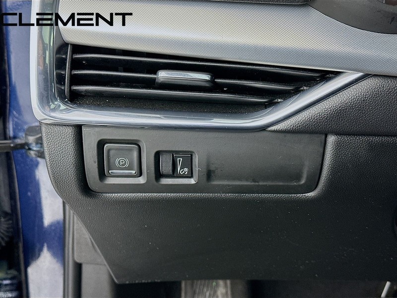 Cadillac XT4 Vehicle Full-screen Gallery Image 12