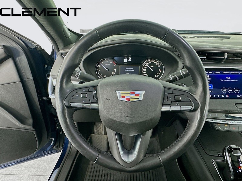 Cadillac XT4 Vehicle Full-screen Gallery Image 13