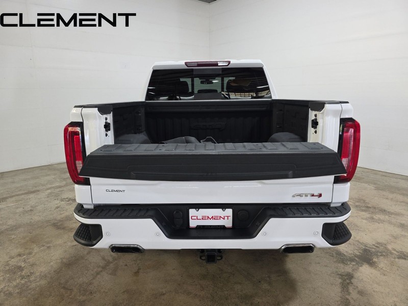 GMC Sierra 1500 Vehicle Full-screen Gallery Image 9