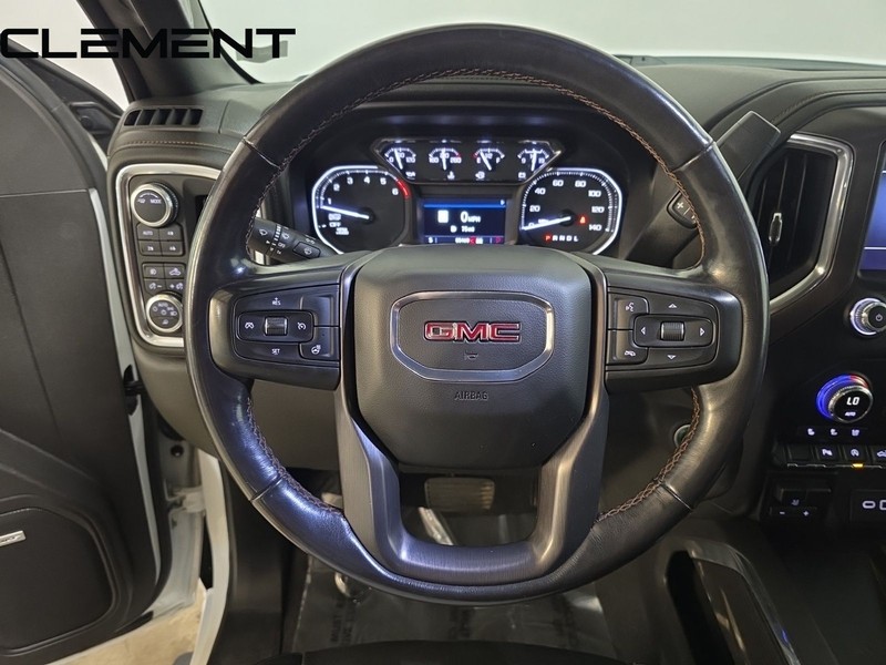 GMC Sierra 1500 Vehicle Full-screen Gallery Image 16