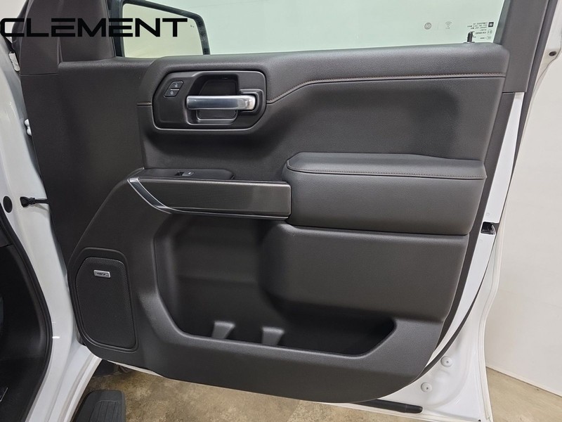 GMC Sierra 1500 Vehicle Full-screen Gallery Image 41