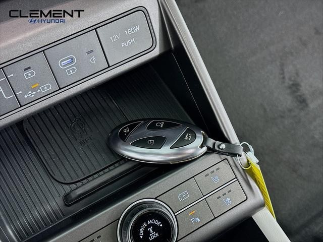 Hyundai Kona Vehicle Full-screen Gallery Image 21