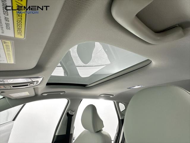 Hyundai Kona Vehicle Full-screen Gallery Image 22