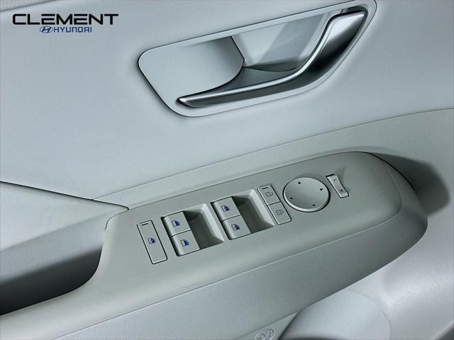 Hyundai Kona Vehicle Full-screen Gallery Image 24