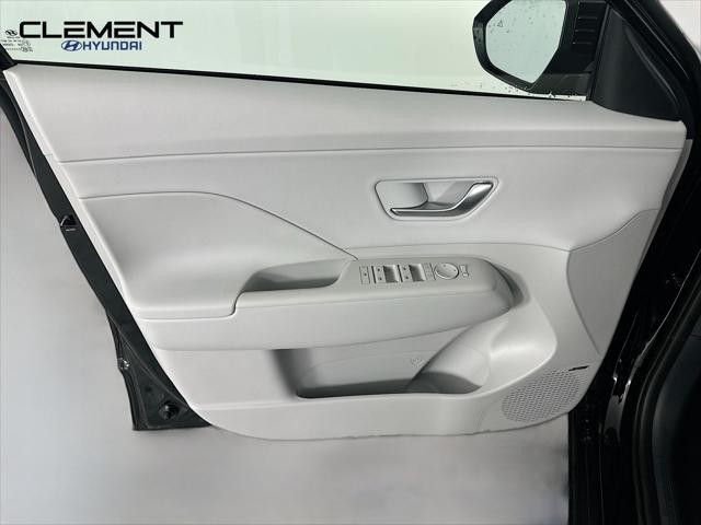 Hyundai Kona Vehicle Full-screen Gallery Image 25