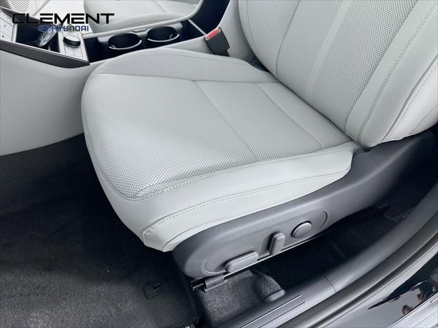 Hyundai Kona Vehicle Full-screen Gallery Image 26