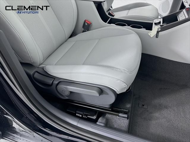 Hyundai Kona Vehicle Full-screen Gallery Image 30