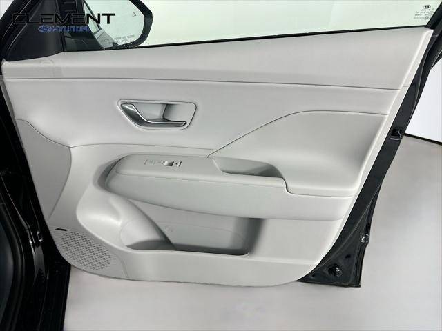 Hyundai Kona Vehicle Full-screen Gallery Image 32