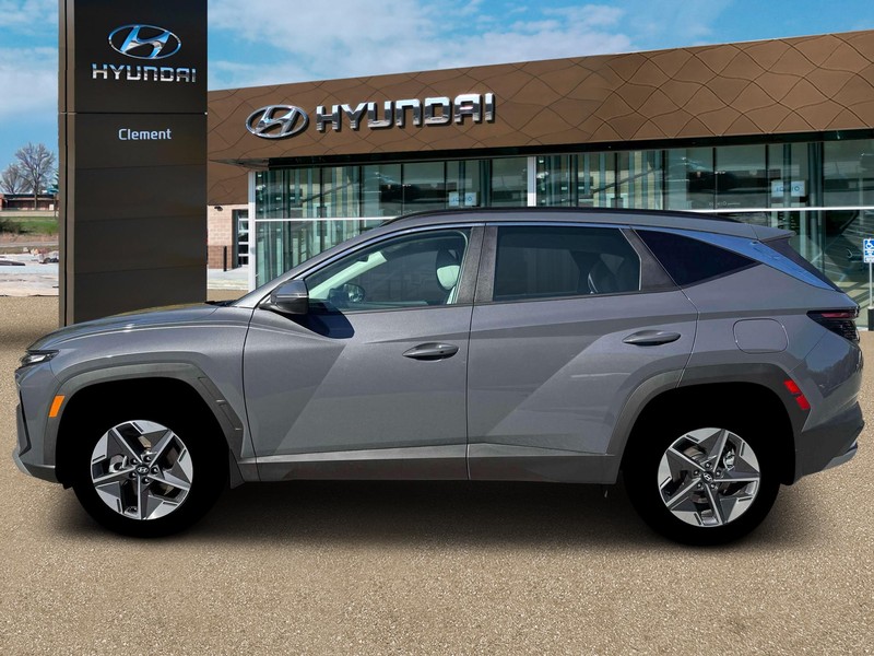 Hyundai Tucson Hybrid Vehicle Full-screen Gallery Image 3