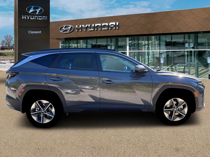 Hyundai Tucson Hybrid Vehicle Full-screen Gallery Image 9