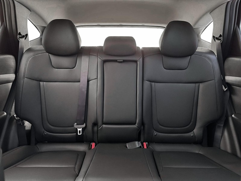 Hyundai Tucson Hybrid Vehicle Full-screen Gallery Image 16