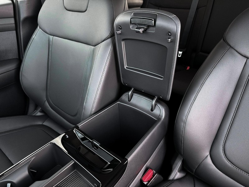 Hyundai Tucson Hybrid Vehicle Full-screen Gallery Image 18