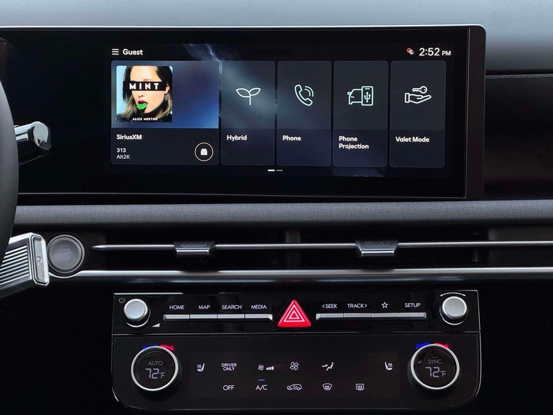 Hyundai Tucson Hybrid Vehicle Full-screen Gallery Image 19