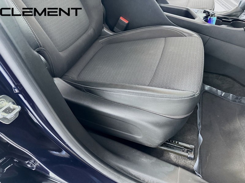 Buick Encore GX Vehicle Full-screen Gallery Image 32