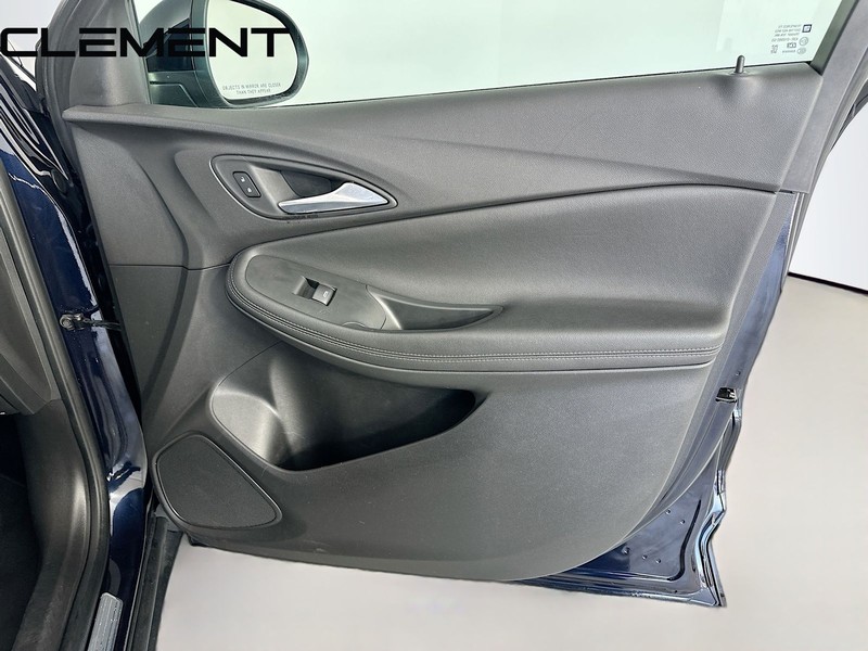 Buick Encore GX Vehicle Full-screen Gallery Image 34