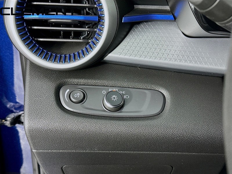 Chevrolet Trax Vehicle Full-screen Gallery Image 12