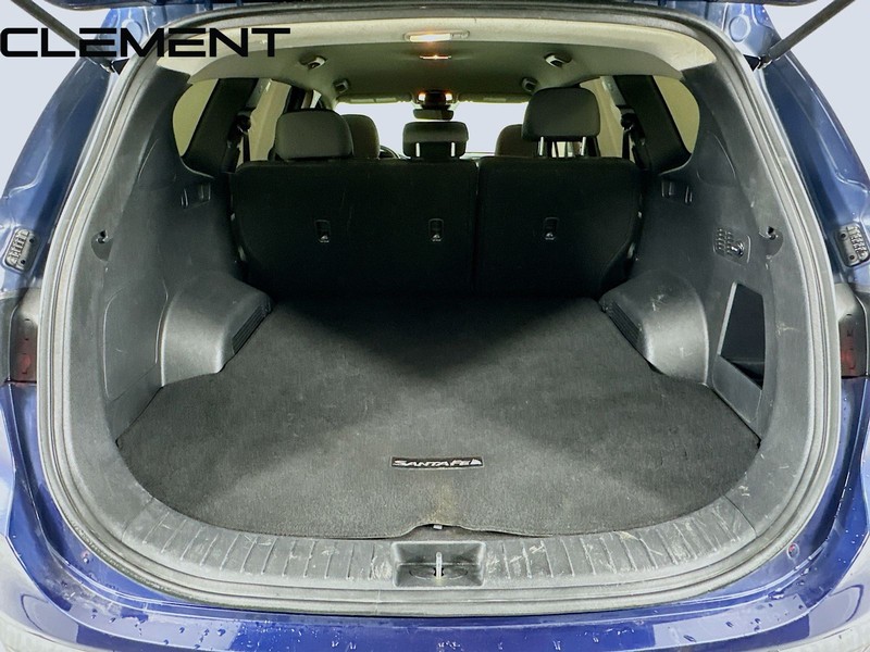 Hyundai Santa Fe Vehicle Full-screen Gallery Image 9