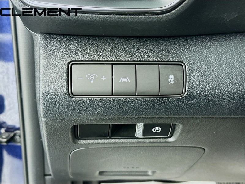 Hyundai Santa Fe Vehicle Full-screen Gallery Image 12