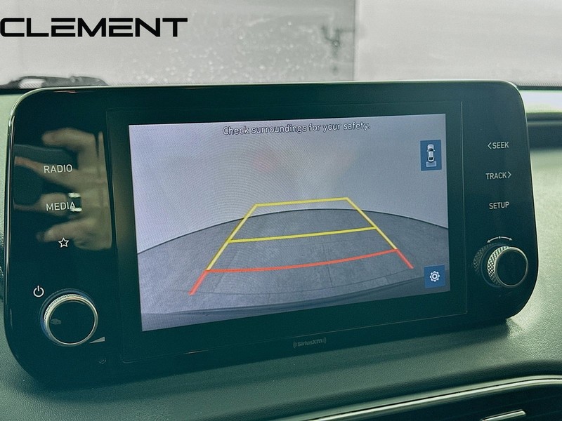 Hyundai Santa Fe Vehicle Full-screen Gallery Image 19