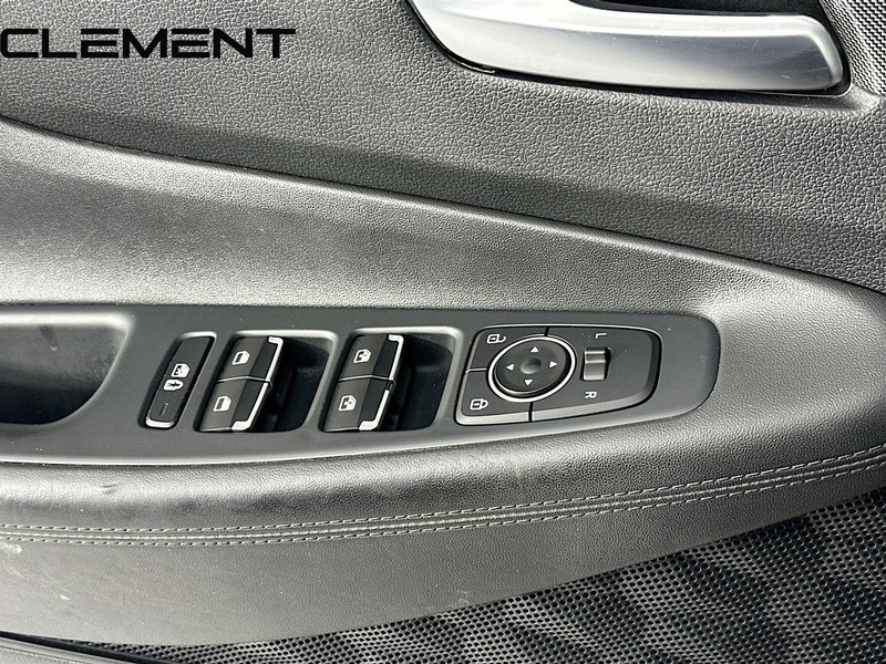 Hyundai Santa Fe Vehicle Full-screen Gallery Image 24