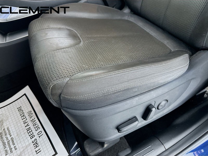 Hyundai Santa Fe Vehicle Full-screen Gallery Image 27