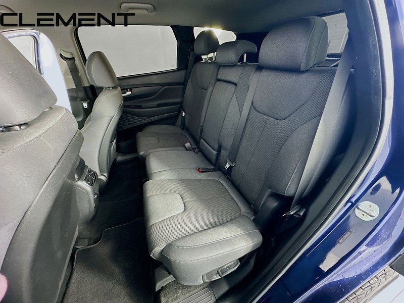 Hyundai Santa Fe Vehicle Full-screen Gallery Image 31