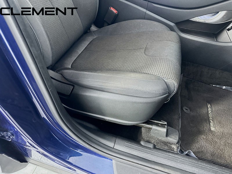 Hyundai Santa Fe Vehicle Full-screen Gallery Image 32