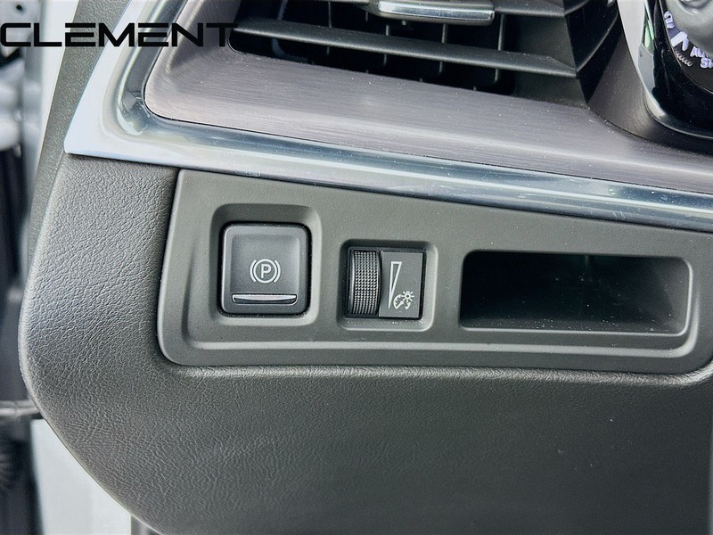 Cadillac XT5 Vehicle Full-screen Gallery Image 13