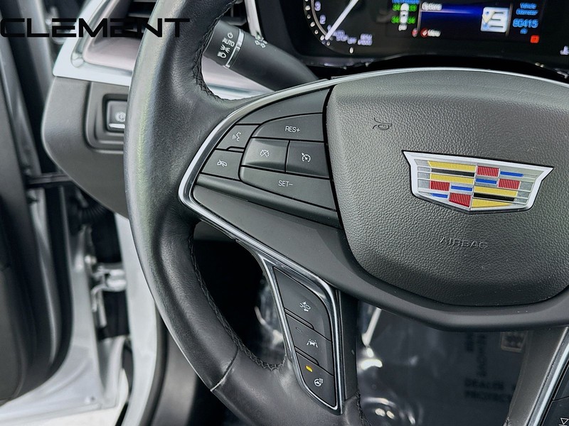 Cadillac XT5 Vehicle Full-screen Gallery Image 15