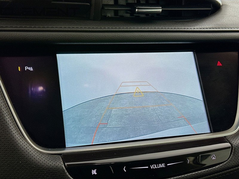 Cadillac XT5 Vehicle Full-screen Gallery Image 20