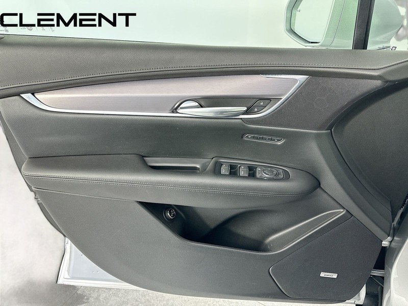 Cadillac XT5 Vehicle Full-screen Gallery Image 28