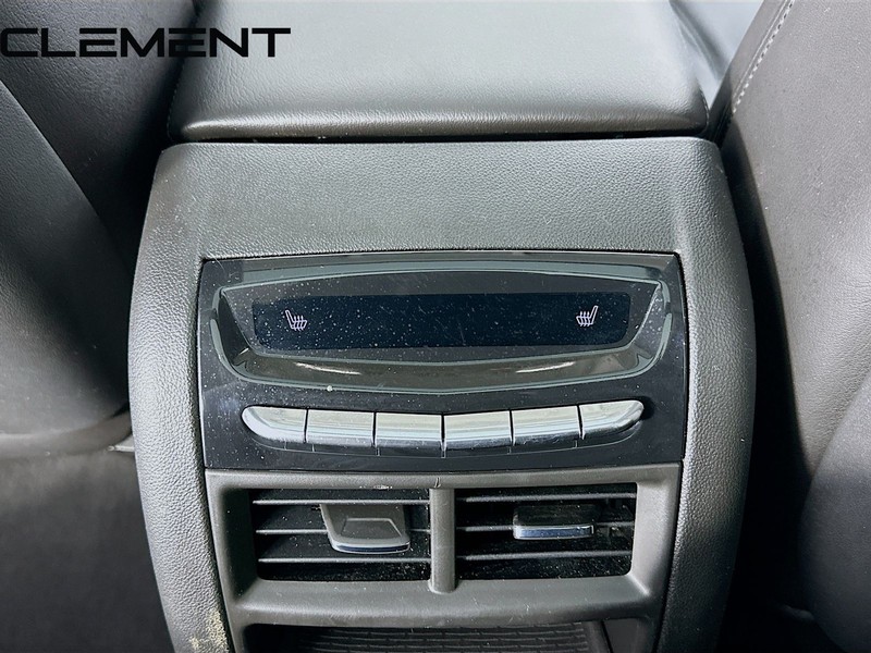 Cadillac XT5 Vehicle Full-screen Gallery Image 34